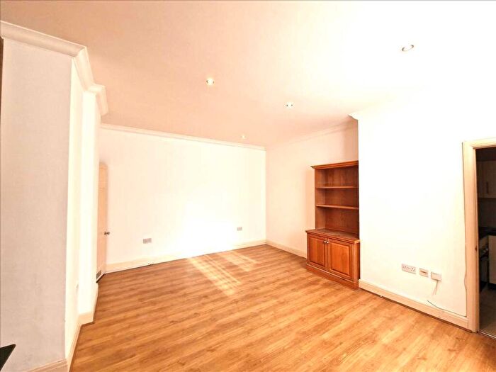 Studio To Rent In Watford Way, London, NW4