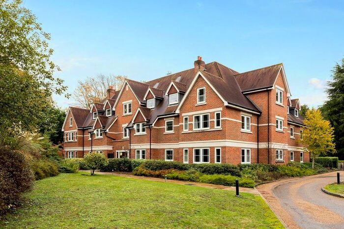 2 Bedroom Flat To Rent In Portsmouth Road, Cobham, KT10