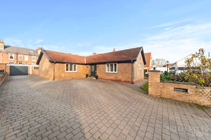 3 Bedroom Bungalow For Sale In Wakefield Road, Ackworth, WF7