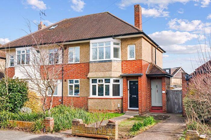 2 Bedroom Flat For Sale In Warwick Road, Thames Ditton, KT7