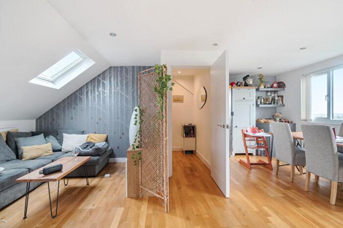 3 Bedroom Flat For Sale In Ross Road, South Norwood, London, SE25