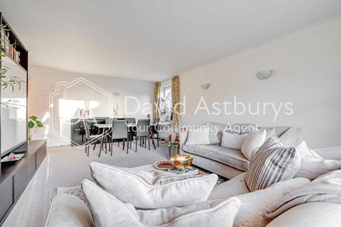 2 Bedroom Flat To Rent In Friary Road, Acton, London, W3