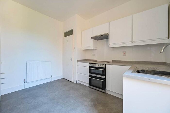 1 Bedroom Flat To Rent In Wightman Road, Turnpike Lane, London, N8