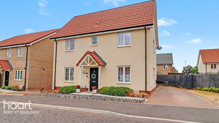 3 Bedroom Detached House For Sale In Lynn Way, Bury St Edmunds, IP32