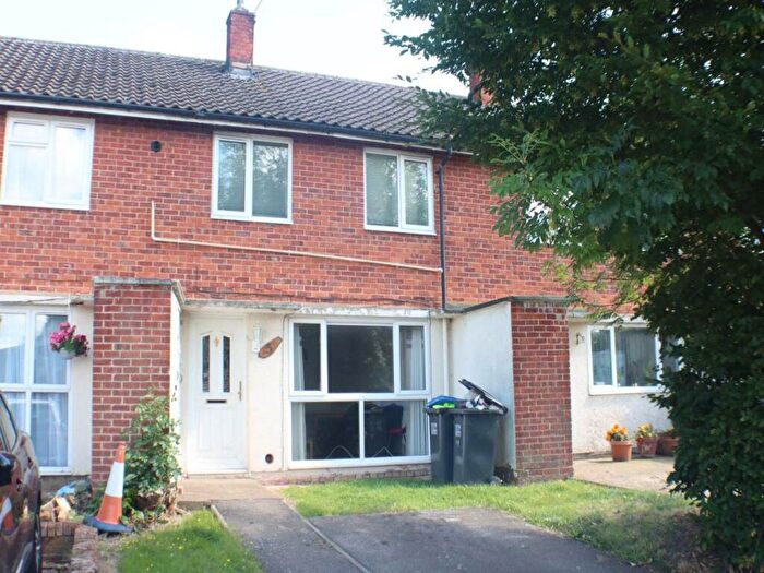 3 Bedroom House To Rent In Oak Grove, Hatfield, Hertfordshire, AL10