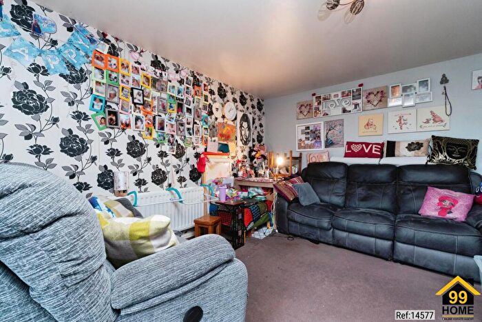 1 Bedroom Flat For Sale In Weston Drive, Caterham, CR3