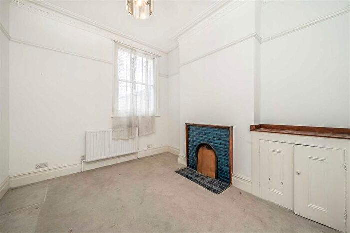 3 Bedroom Terraced House For Sale In Rosebery Road, London, SW2