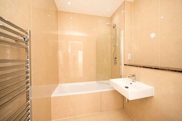 2 Bedroom Apartment For Sale In Cabanel Place, Lambeth, London, SE11 - Photo 10