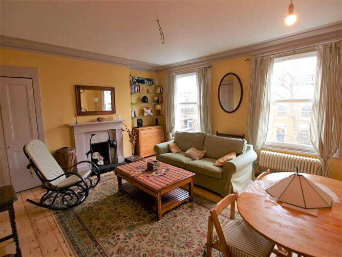 Flat To Rent In Beresford Road, Highbury, N5