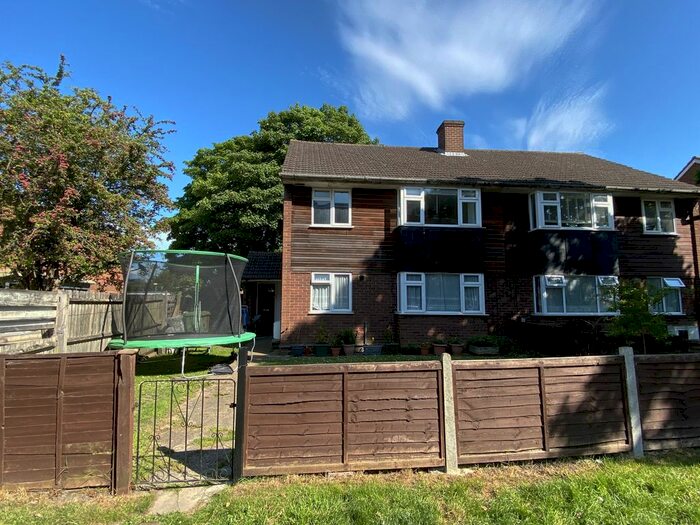 2 Bedroom Maisonette To Rent In High Street, Potters Bar, EN6