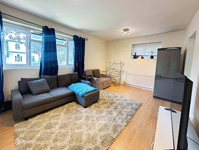 2 Bedroom Flat To Rent In Mulgrave Road, Belmont, Sutton, SM2