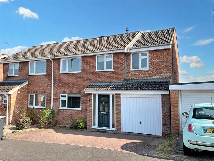 3 Bedroom Semi-Detached House For Sale In Poplar Close, Irchester, Wellingborough, NN29