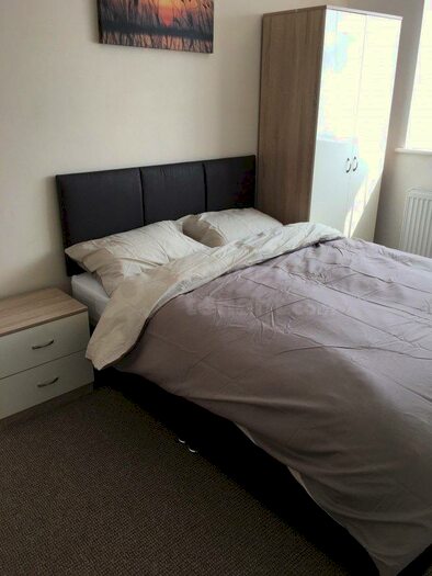4 Bedroom Flat To Rent In Maidstone Road, ME4