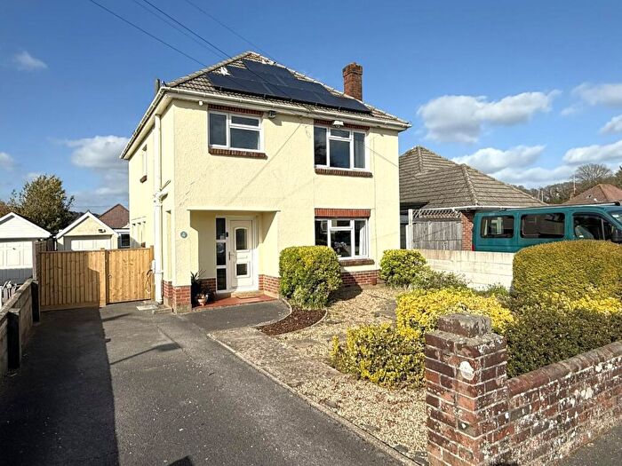 3 Bedroom Detached House For Sale In Apsley Crescent, Darbys Corner, Poole, BH17