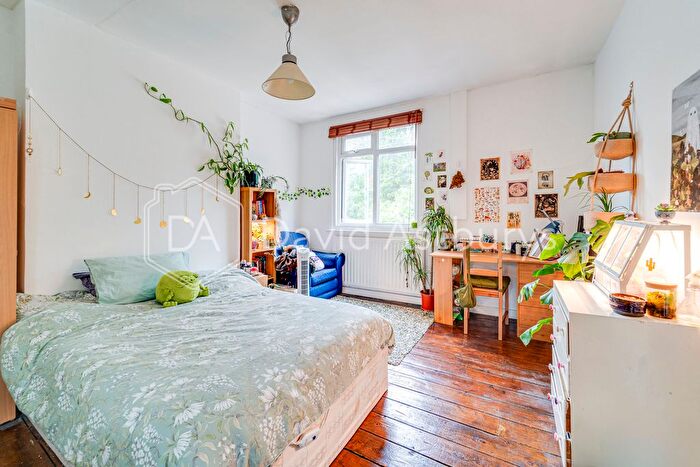 3 Bedroom Flat To Rent In Archway Road, Archway, London, N6