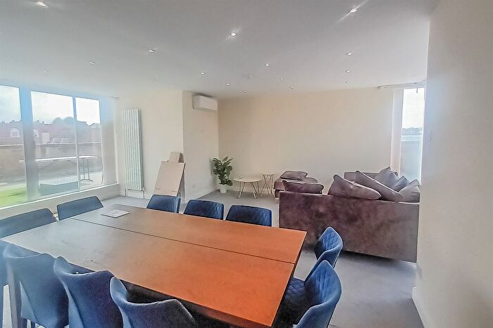 4 Bedroom Flat To Rent In Ravenscroft Avenue, Golders Green, NW11