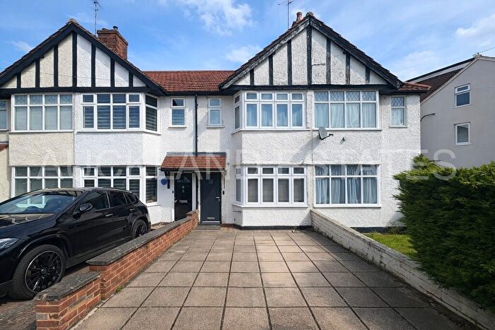 2 Bedroom Terraced House For Sale In Borough Way, Potters Bar, EN6