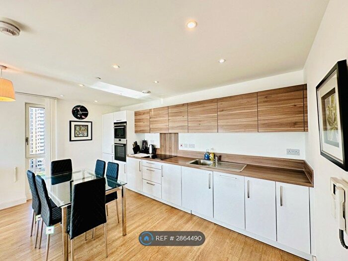 3 Bedroom Flat To Rent In Jefferson Plaza, London, E3