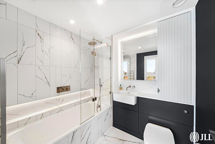 2 Bedroom Apartment To Rent In Gasholder Place London, SE11