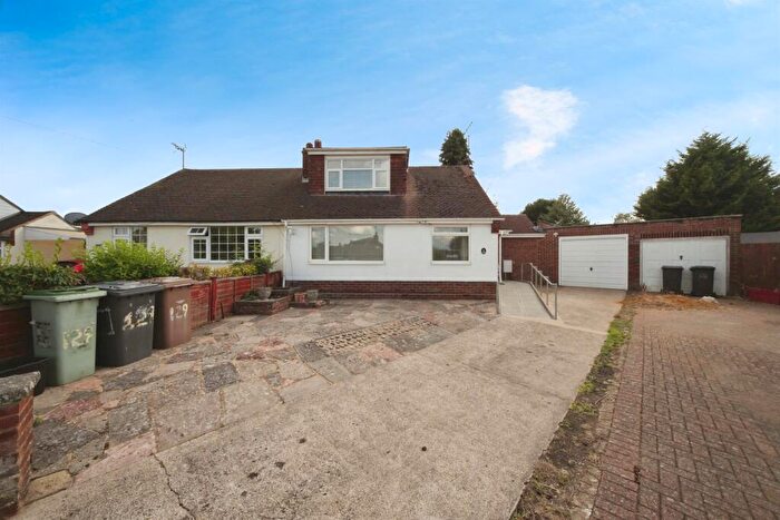 2 Bedroom Semi-Detached Bungalow For Sale In Browning Road, Luton, LU4