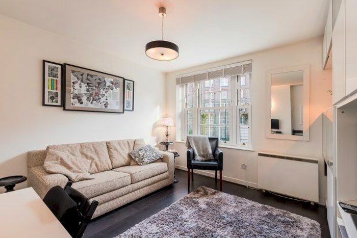2 Bedroom Flat To Rent In Ebury Bridge Road, Belgravia, SW1W