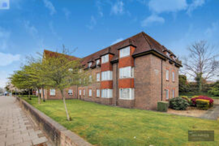 1 Bedroom Flat For Sale In Birnbeck Court, Finchley Road, Temple Fortune, NW11