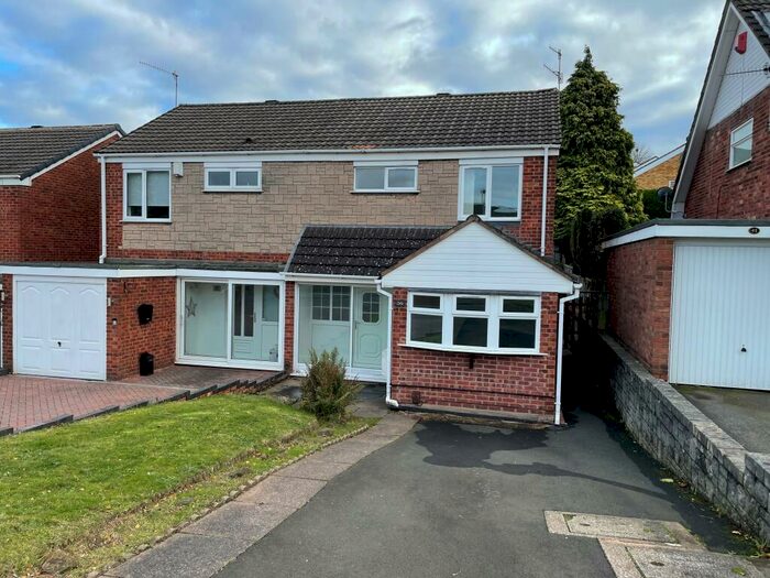 3 Bedroom House To Rent In Apperley Way, Halesowen, West Midlands, B63