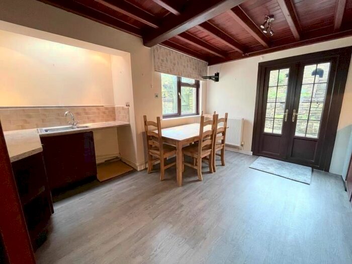 3 Bedroom Cottage To Rent In New Street, Netherton, Huddersfield HD4