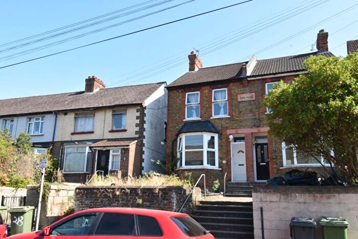 3 Bedroom Semi Detached House For Sale In Old Tovil Road, Maidstone, ME15