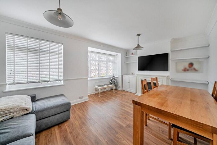 2 Bedroom Maisonette For Sale In Croydon Road, West Wickham, BR4