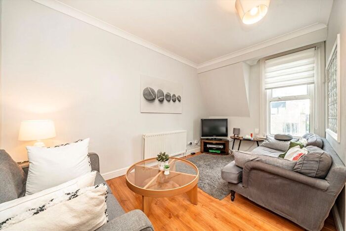 1 Bedroom Flat To Rent In Heath Road, Twickenham, TW1