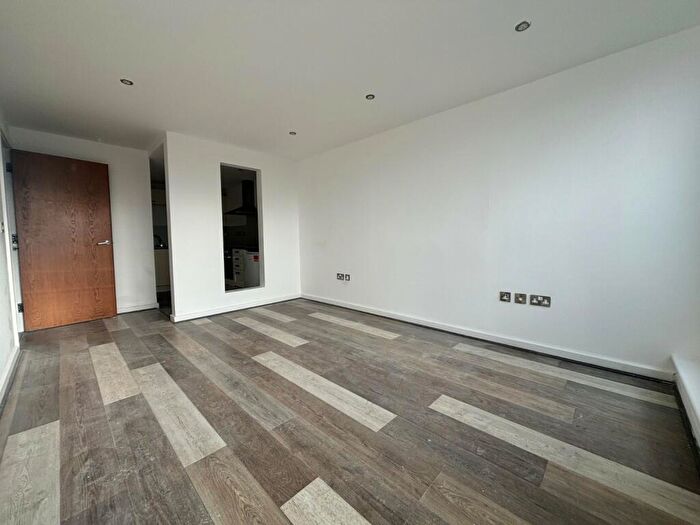 2 Bedroom Flat To Rent In Avoca Court, Cheapside, Birmingham, West Midlands, B12