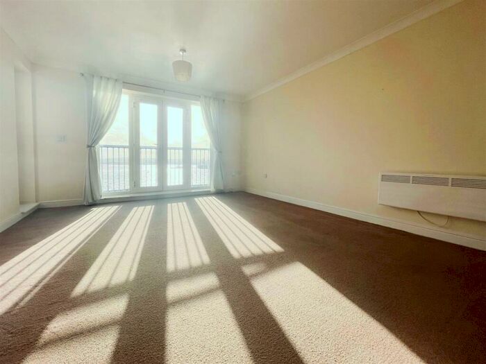 2 Bedroom Flat To Rent In Argent Street, Grays, RM17