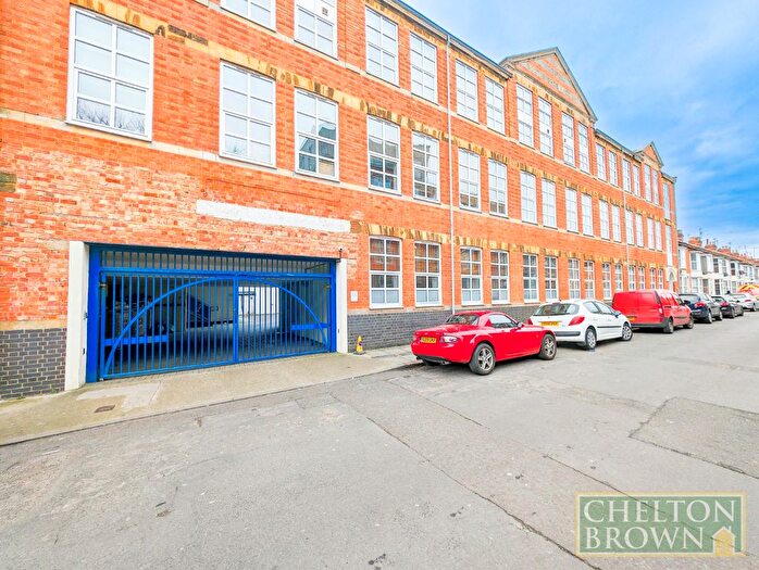 2 Bedroom Flat To Rent In Normal Boot And Shoe, - Talbot Road, Abington, Northampton, NN1