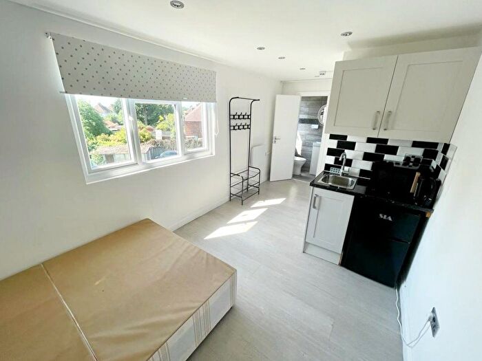 Studio To Rent In Green Road, Southgate, N14