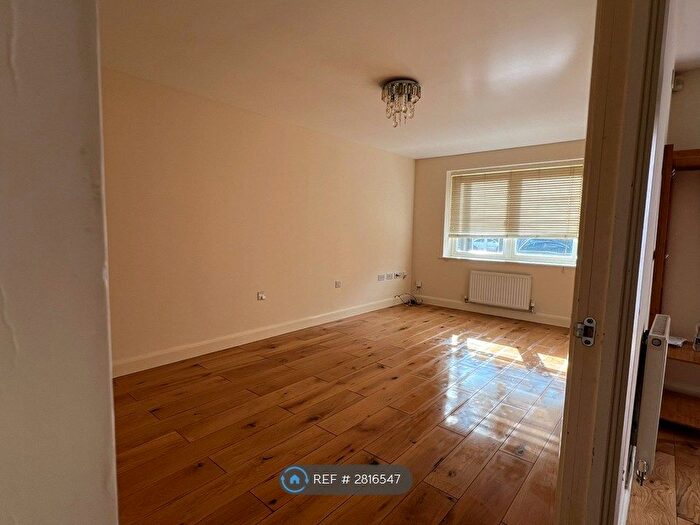 4 Bedroom Terraced House To Rent In Kelly Gardens, Milton Keynes, MK4