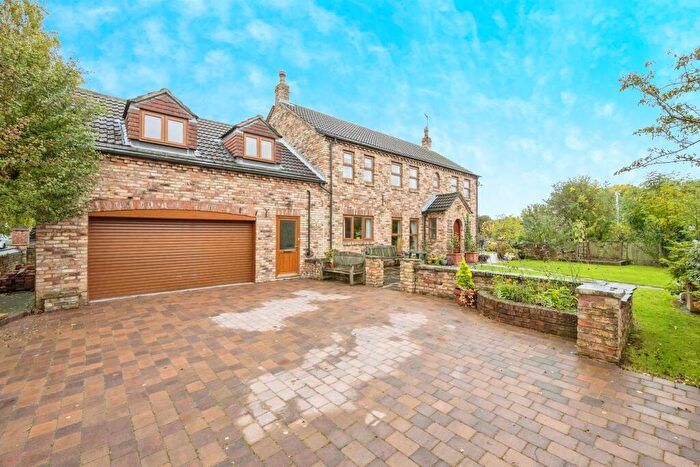4 Bedroom Detached House For Sale In Pinfold Lane, Fishlake, Doncaster, DN7