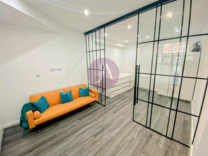 Studio To Rent In Canfield Gardens, South Hampstead, London, NW6