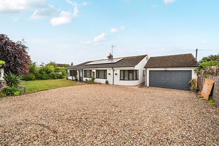 4 Bedroom Detached House For Sale In Wash Water, Berkshire, RG20