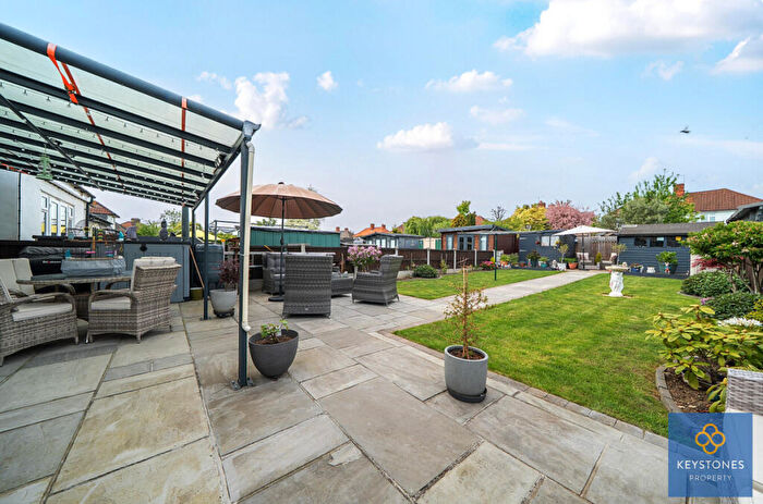 3 Bedroom Semi-Detached Bungalow For Sale In Redriff Road, Romford, RM7