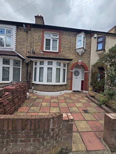 3 Bedroom Terraced House To Rent In Grangewood Avenue, Rainham, RM13