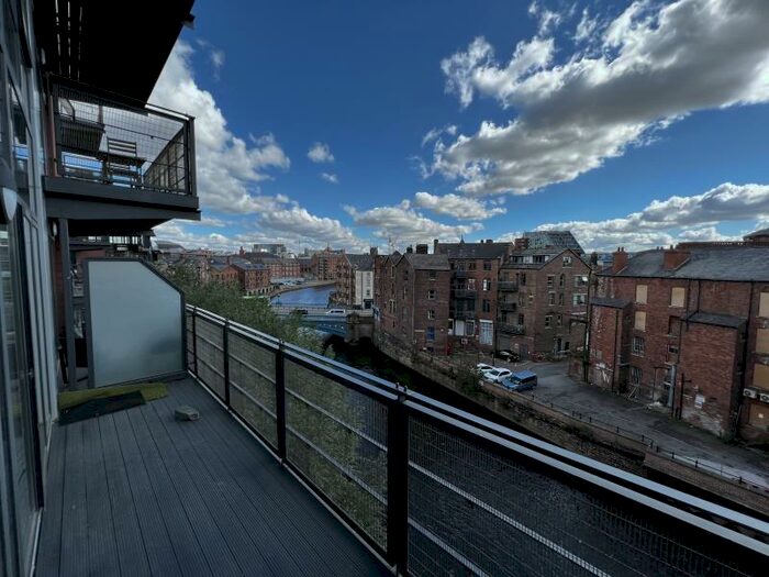 2 Bedroom Apartment To Rent In The Quays, Concordia Street, LS1