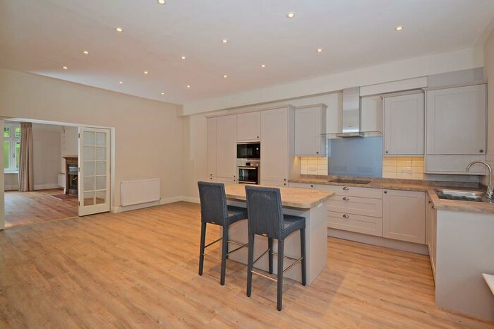 4 Bedroom Cottage To Rent In Cobham, KT11