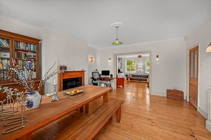 2 Bedroom Flat For Sale In Caversham Road, Kentish Town, NW5