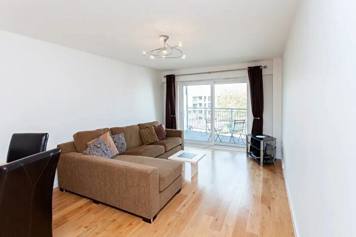 2 Bedroom Flat To Rent In Lancelot Road, Wembley, HA0