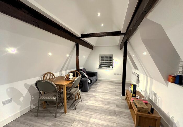 1 Bedroom Flat To Rent In Chapel Street, Billericay, CM12