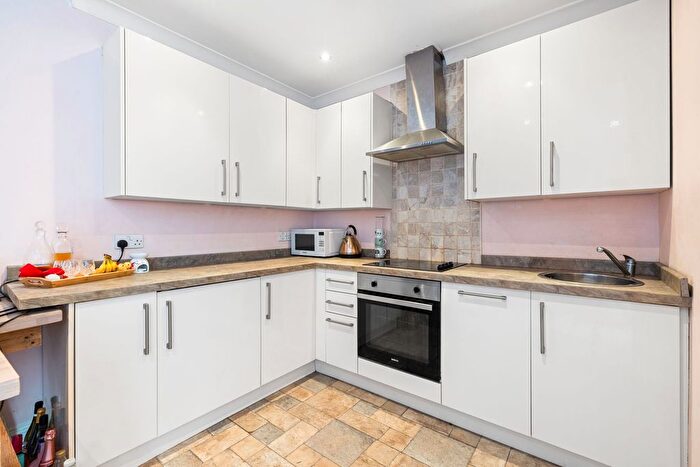 1 Bedroom Flat For Sale In Kings Road, Haslemere, GU27