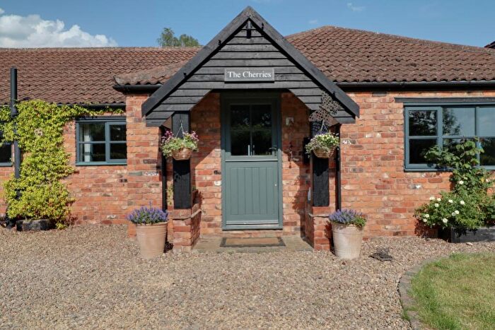 4 Bedroom Detached Bungalow For Sale In Middle Street, Stainby, Lincs, NG33