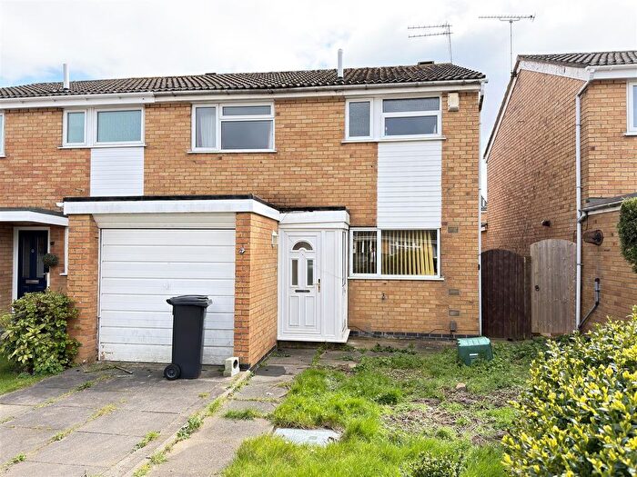 3 Bedroom Semi Detached House For Sale In Kipling Grove, Leicester, LE4