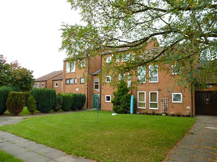 2 Bedroom Flat To Rent In Parkfield Drive, Birmingham, B36